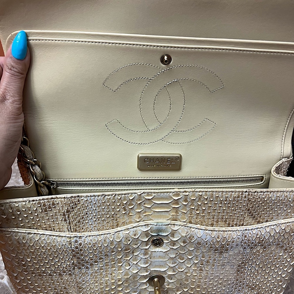AUTHENTIC LIKE NEW LIMITED EDITION CHANEL CLASSIC IRIDESCENT PYTHON DOUBLE FLAP - Picture 5 of 12